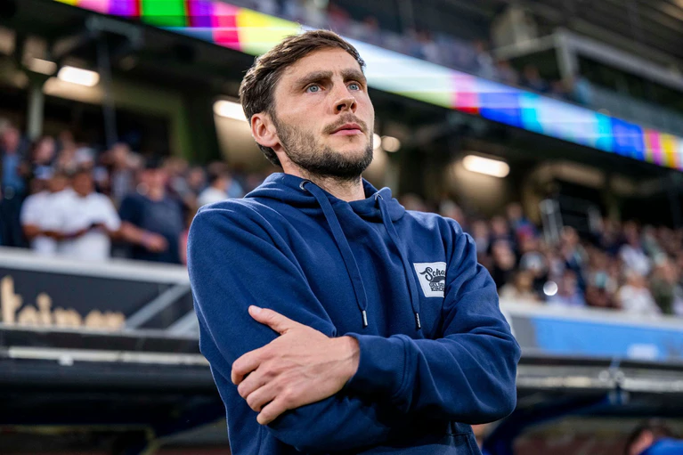 Der frühere Schalker Kreutzer verstärkt den Trainerstab beim 1. FC Nürnberg. (Archivbild) — © David Inderlied/dpa