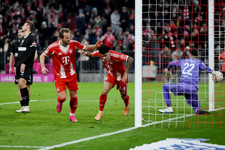 Luis Diaz (m) wird zum Münchner Matchwinner. — © Sven Hoppe/dpa