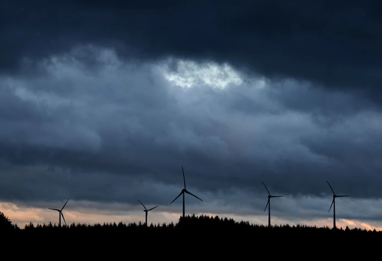 Windräder im Wald sorgten für Bürgerproteste. (Archivbild) — © Karl-Josef Hildenbrand/dpa