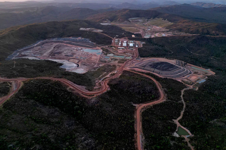 In dieser Mine in Brasilien werden seltene Erden gefördert. Weltweit liegt ein Großteil der Produktion allerdings in chinesischer Hand. (Archiv) — © Eraldo Peres/AP/dpa
