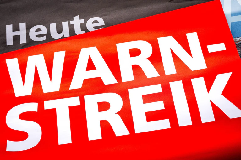 Gewerkschaften, Bund und Kommunen streiten um den Lohn der Beschäftigten. — © Sina Schuldt/dpa