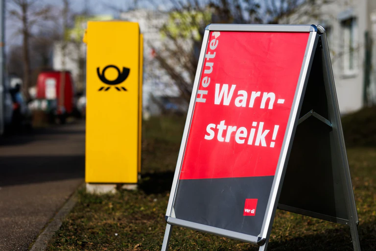 800 Beschäftigte sollen heute streiken. (Archivbild) — © Philipp von Ditfurth/dpa