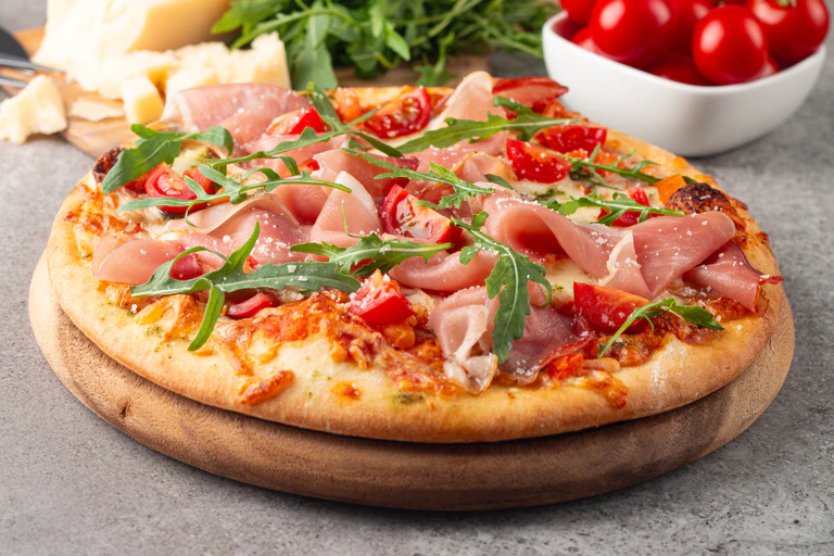 Rucola Pizza — © Bildnachweis: Eugenia Lucasenco / IStock