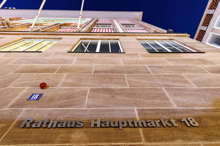 Die Grünen im Nürnberger Rathaus spalten sich auf. (Symbolbild) — © Daniel Karmann/dpa