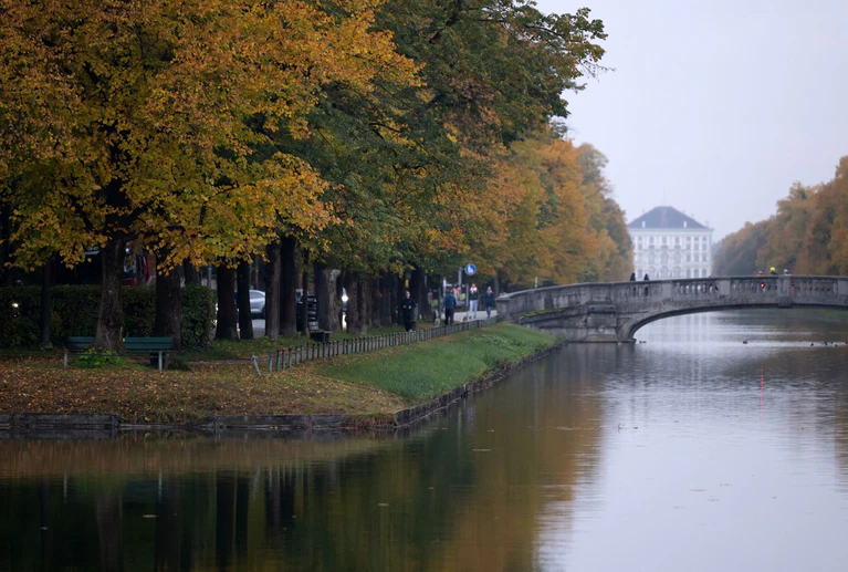 Am Wochenende soll es in Bayern herbstlich-nebelig bleiben. (Archivbild) — © Sven Hoppe/dpa