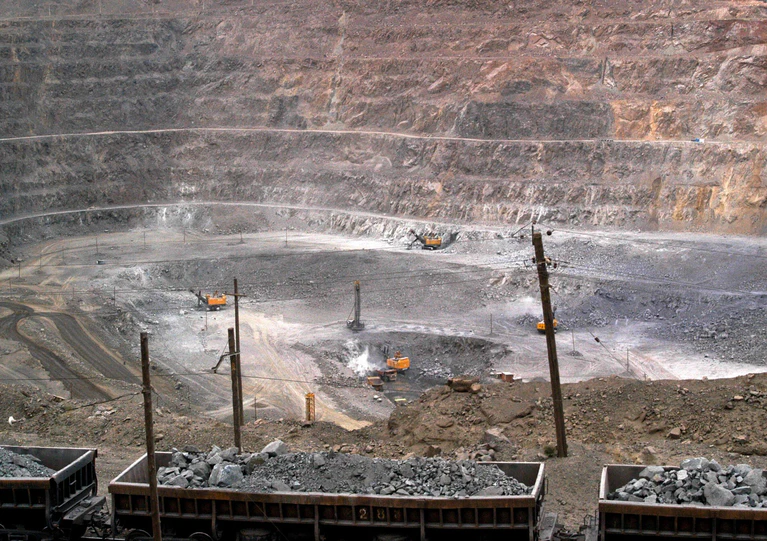 Große Teile der weltweit benötigten seltenen Erden werden in China abgebaut und aufbereitet. (Archivbild) — © Uncredited/CHINATOPIX/AP/dpa