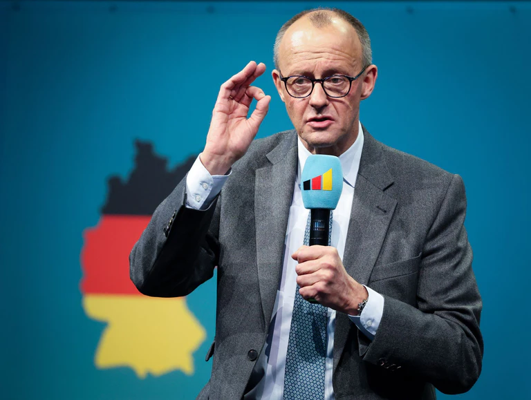 Der CDU-Chef fordert klare Antworten der Politik nach der Gewalttat. (Archivbild) — © Christian Charisius/dpa