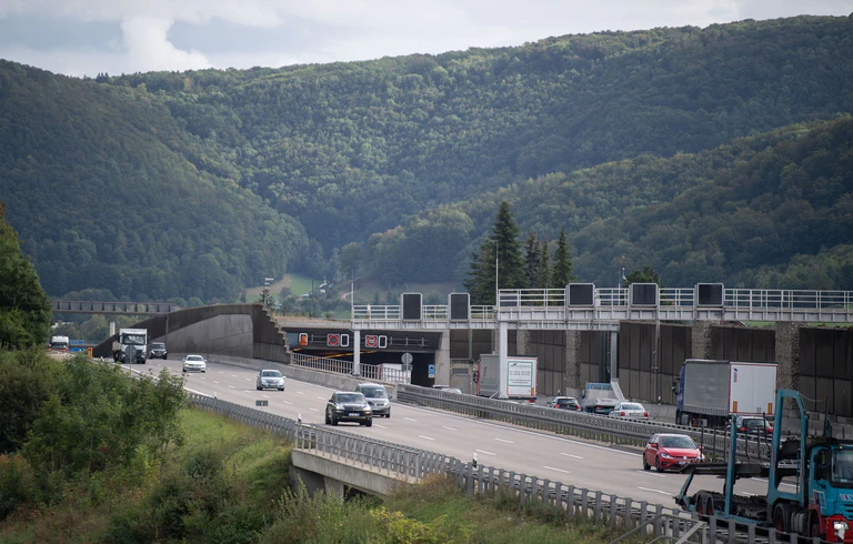Regelmäßig werden Tunnel auf ihre Sicherheit überprüft. (Archivbild) — © Marijan Murat/dpa