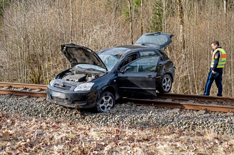 Dieser Unfall ging glimpflich aus - andere leider nicht. — © Andreas Angerer/BRK BGL/dpa