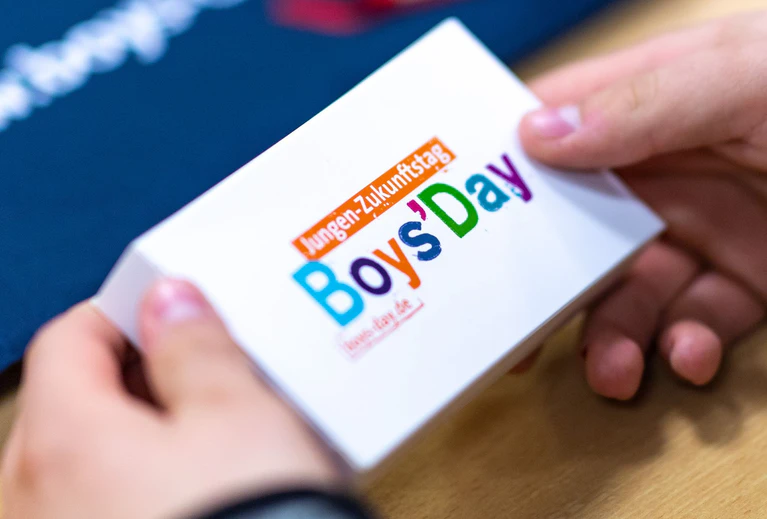 «Boys' Day»: Eine überholte Kategorie? (Symbolbild) — © Monika Skolimowska/dpa-Zentralbild/dpa