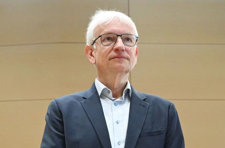 Jürgen Resch klagt als Geschäftsführer der DUH gegen BMW und Mercedes.  — © Uli Deck/dpa