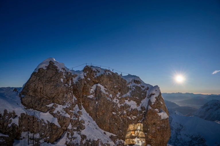 Gut zwei Wochen lang war der Gipfel nackt. — © Peter Kneffel/dpa