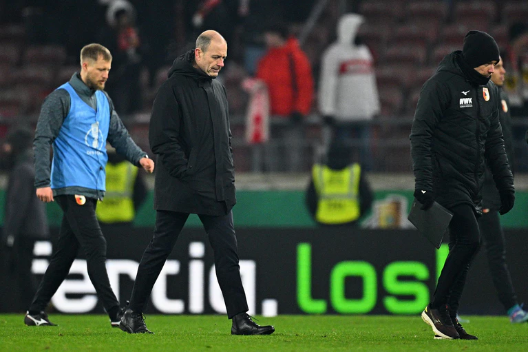 Enttäuscht nach dem Aus: Trainer Jess Thorup — © Tom Weller/dpa