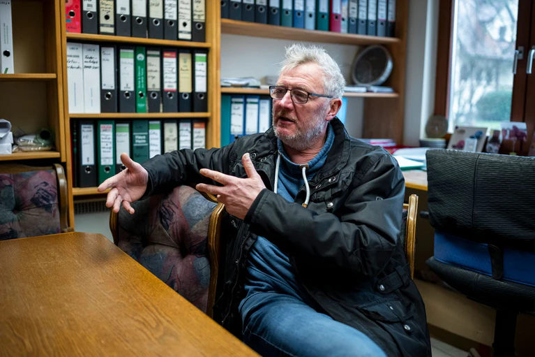 Markus Küfner ist Bio-Landwirt. — © Daniel Vogl/dpa