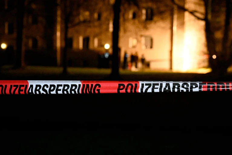Polizisten fanden die leblose Frau. — © Felix Hörhager/dpa