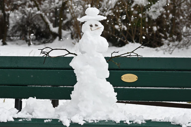 Der Schnee schmilzt im Flachland wieder dahin. — © Katrin Requadt/dpa