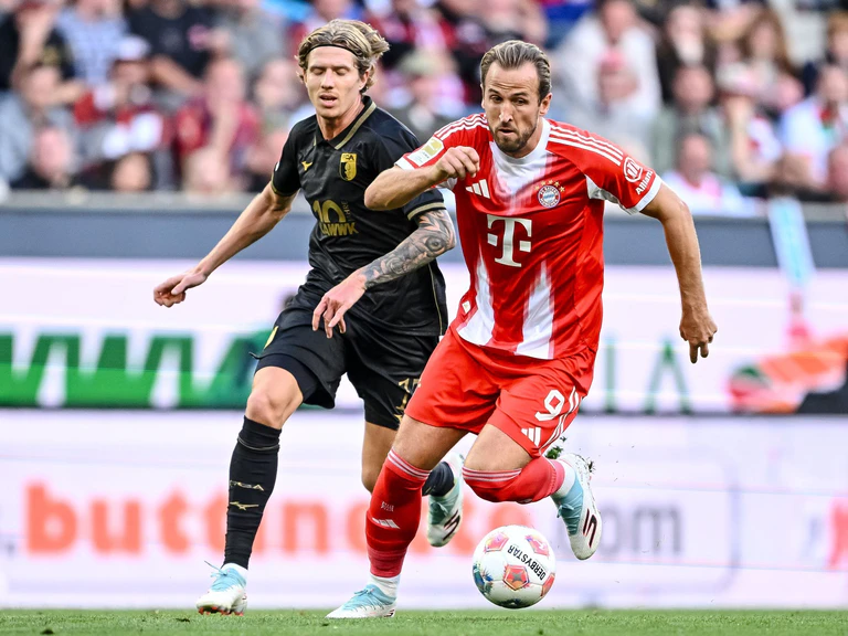 Kane (r) will die Bayern zum nächsten Sieg führen. (Archivbild) — © Harry Langer/dpa