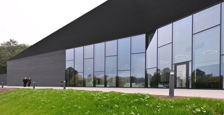 Blick auf das neue Gebäude des Deutsch-Deutschen Museums Mödlareuth. — © Martin Schutt/dpa