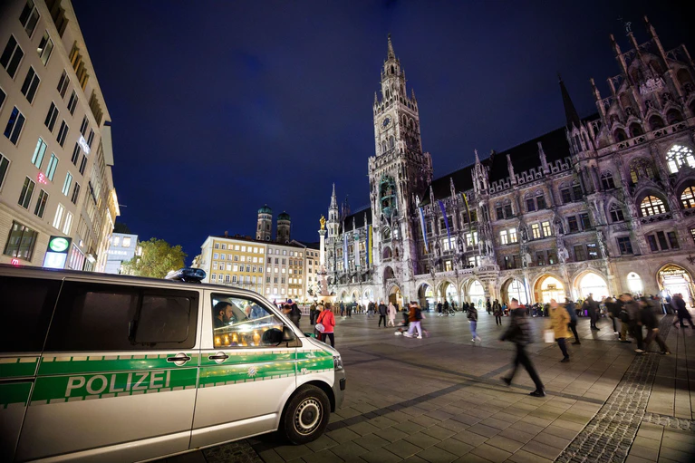 Die Stadt München belegt in der polizeilichen Kriminalstatistik weiterhin einen Spitzenplatz als besonders sichere Großstadt. (Archivbild) — © Matthias Balk/dpa