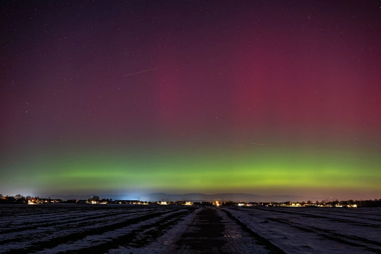 Polarlichter entstehen nach DWD-Angaben durch elektrisch geladene Teilchen des Sonnenwindes. — © Armin Weigel/dpa