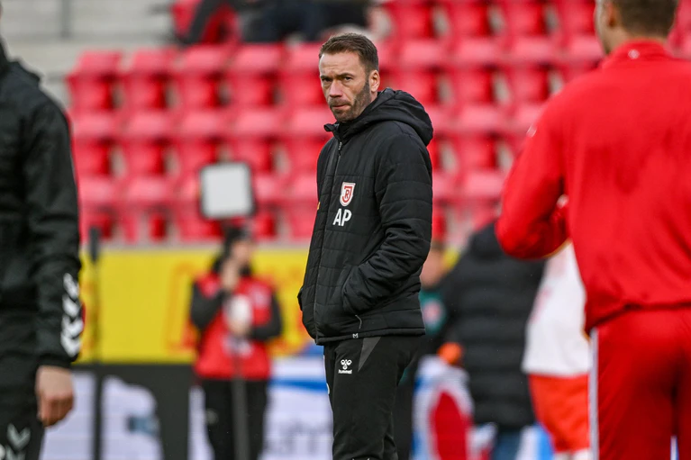Andreas Patz bleibt mit dem Jahn Tabellenletzter.  — © Armin Weigel/dpa