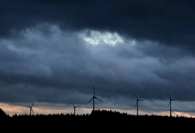 Windräder im Wald sorgten für Bürgerproteste. (Archivfoto) — © Karl-Josef Hildenbrand/dpa