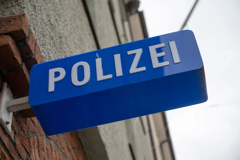 Die Polizei bittet um Foto- und Videoaufnahmen der Vorkommnisse. (Symbolbild) — © Peter Kneffel/dpa
