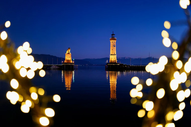 Die Hafenweihnacht ist vom 27. November bis zum 21. Dezember immer donnerstags bis sonntags geöffnet. (Archivbild) — © Ulf Vogler/dpa