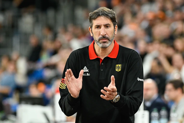 Alex Mumbru erwartet von seinem Team Topleistungen. — © Uwe Anspach/dpa