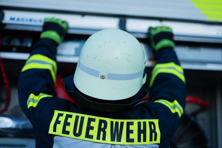 Die Ursache für den nächtlichen Brand in Uttenreuth ist noch unklar. (Symbolbild) — © Rolf Vennenbernd/dpa