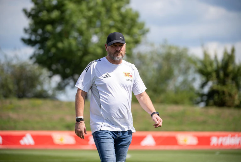 Unions Trainer Steffen Baumgart musste eine Niederlage seiner Mannschaft hinnehmen. — © Matthias Koch/dpa