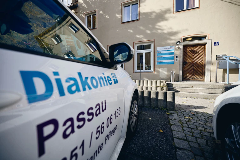 Die Diakonie Passau gehört nun nach ihrer Insolvenz in Eigenverwaltung zur weitaus größeren Diakonie Traunstein. (Archivbild) — © Tobias C. Köhler/dpa