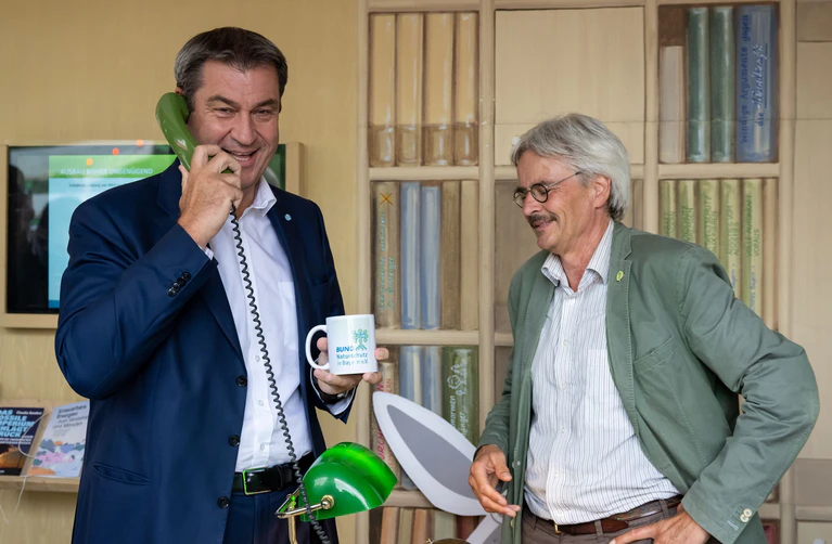 Miteinander sprechen, bei allen inhaltlichen Differenzen, das war für Mergner entscheidend für seine Arbeit beim Bund Naturschutz - auch mit Ministerpräsident Markus Söder (CSU) pflegte er Kontakt. (Archivbild) — © Sven Hoppe/dpa