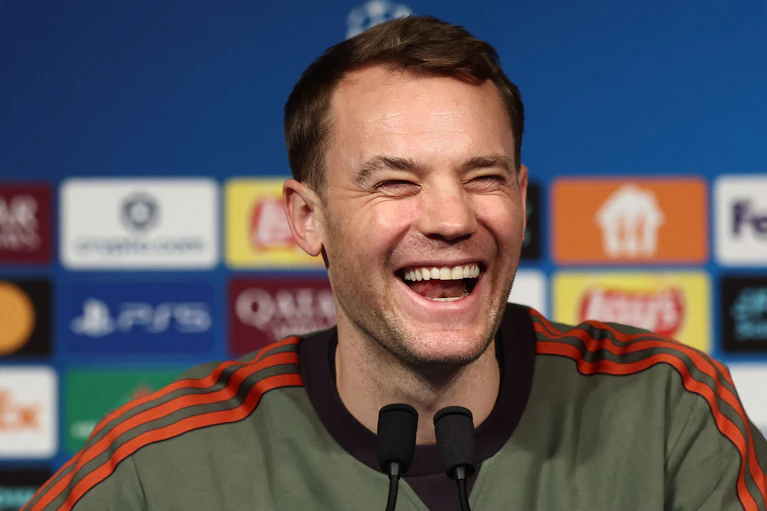 Für Manuel Neuer geht es beim Kräftemessen mit Paris auch um «ein Riesenprestige». — © Franck Fife/AFP/dpa