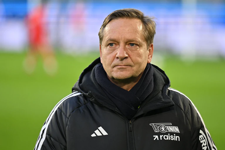 Union-Geschäftsführer Horst Heldt glaubt, dass die Debatte um die Gelb-Rote Karte für Luis Díaz Einfluss auf das Spiel gegen die Bayern haben wird. (Archivbild) — © Swen Pförtner/dpa