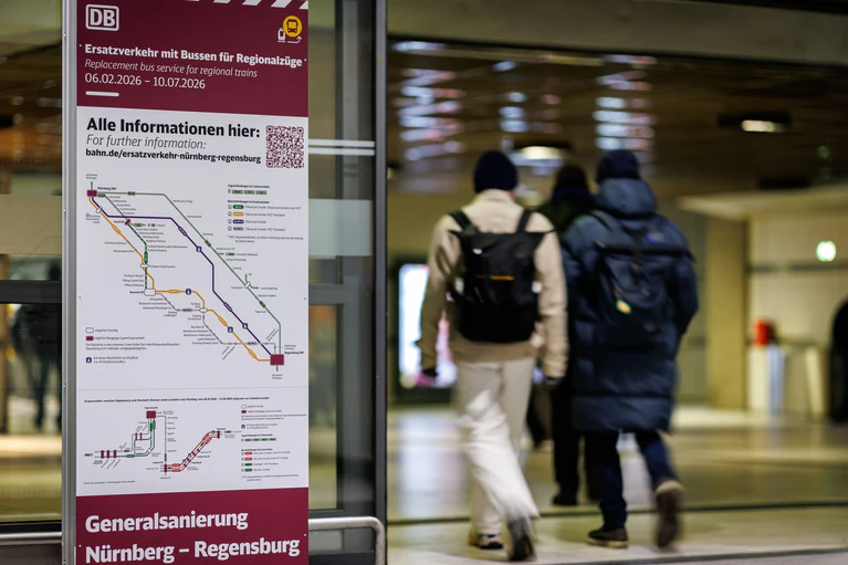 Während der Generalsanierung wird der Fernverkehr über Ingolstadt umgeleitet.  — © Daniel Karmann/dpa