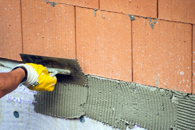 Im Bauhandwerk ist der Tiefpunkt noch nicht erreicht. (Symbolbild) — © Lino Mirgeler/dpa