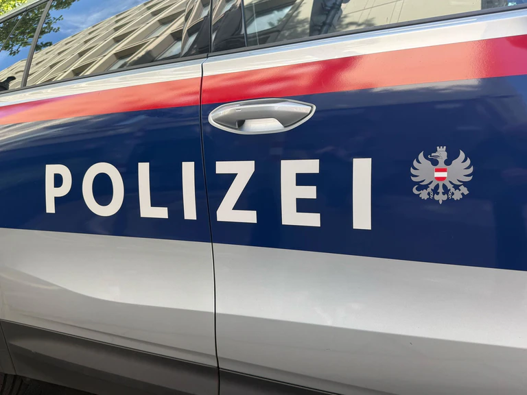 Wieso der Fallschirm sich nicht öffnete, ist derzeit unklar. (Symbolbild) — © Matthias Röder/dpa