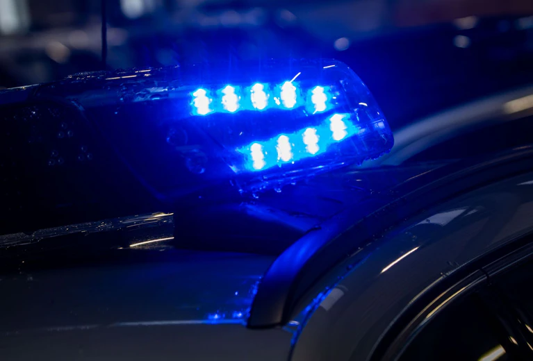 Die Polizei ermittelt gegen den Schwerverletzten. (Symbolbild) — © Jens Büttner/dpa