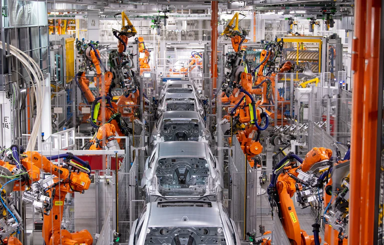 Jahrelang war die bayerische Autoindustrie international erfolgreich, doch derzeit ist kein Ende der Krise in Sicht.   — © Sven Hoppe/dpa
