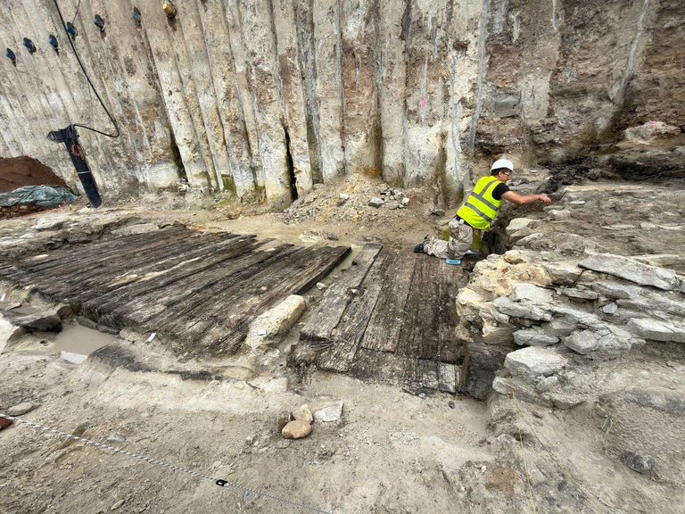 An der Stelle in Aschaffenburg war bisher keine eisenzeitliche Siedlung oder Ähnliches vermutet worden.  — © Daniel Löb/dpa