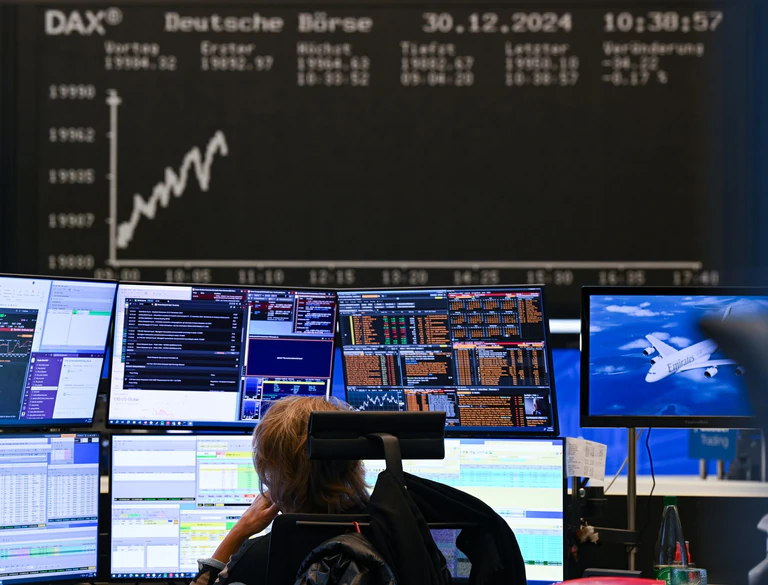 Frankfurter Börse: Unter den 100 wertvollsten Börsenkonzernen der Welt sind nur drei deutsche (Archivbild). — © Arne Dedert/dpa