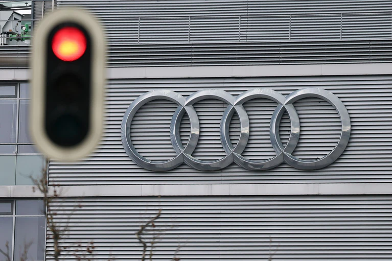 Audi-Zentrale in Ingolstadt - beim Autobauer läuft es derzeit schlecht.  — © Daniel Löb/dpa