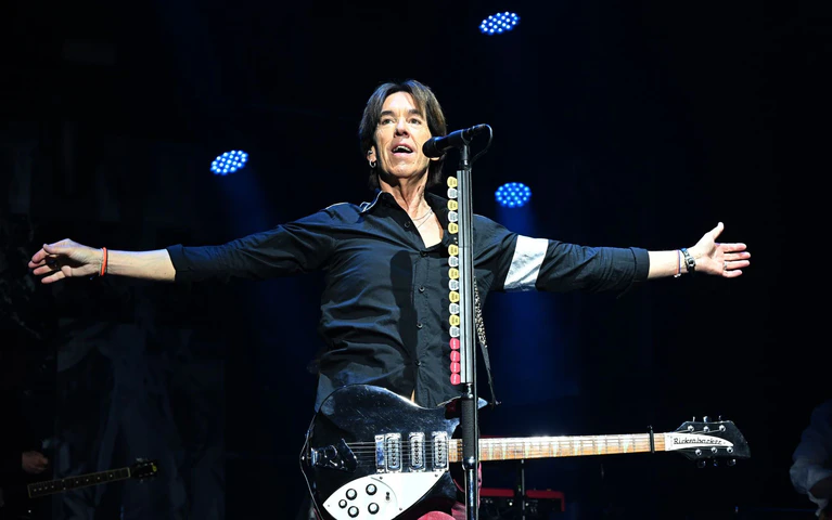 Roxette-Mastermind Per Gessle genoss das Konzert in München sichtlich. — © Felix Hörhager/dpa