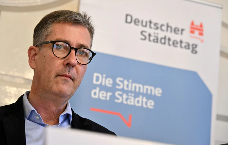 Christian Schuchardt kann sich weiter in Würzburg engagieren. (Archivbild) — © Martin Schutt/dpa