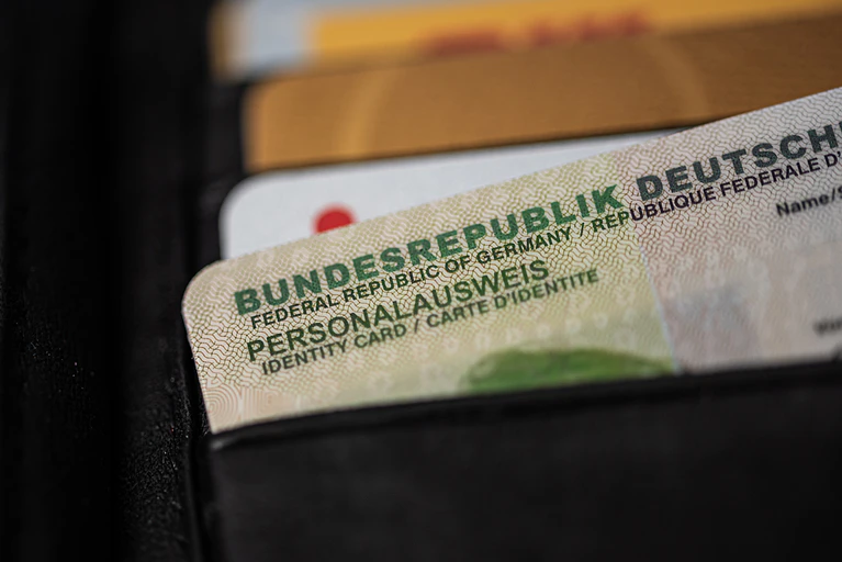Perso Ausweis Personalausweis — © Christian Horz / iStock