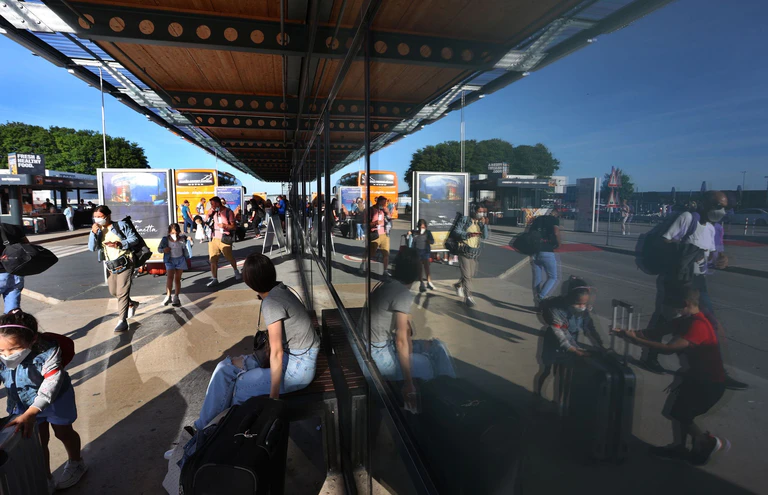 Der Flughafen bei Memmingen hat mittlerweile mehr als drei Millionen Passagiere im Jahr. Deswegen muss die Grenzpolizei am Airport auch weiter aufgestockt werden. (Archivbild) — © Karl-Josef Hildenbrand/dpa