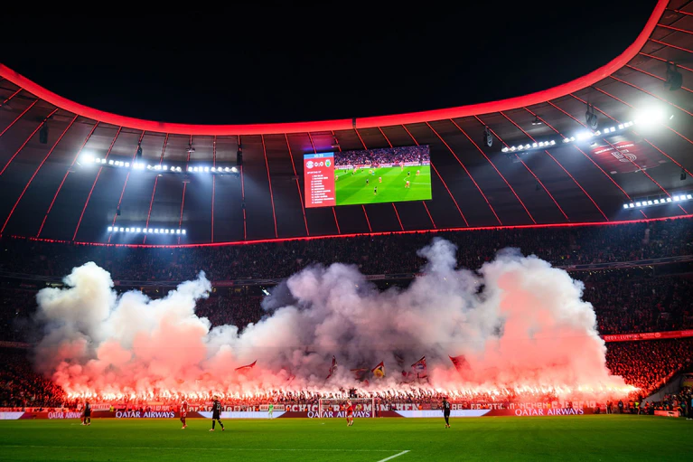 Im Nebel gerieten die Münchner in Rückstand. — © Tom Weller/dpa