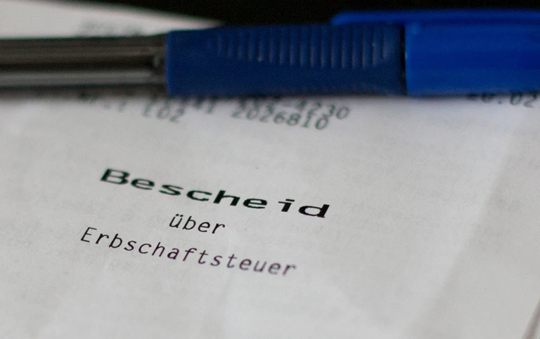 Die Präsidentin des Verbands der Familienunternehmer schlägt die Streichung der Erbschaftsteuer für Betriebe in Ostdeutschland vor. (Symbolbild) — © Wolfram Kastl/dpa