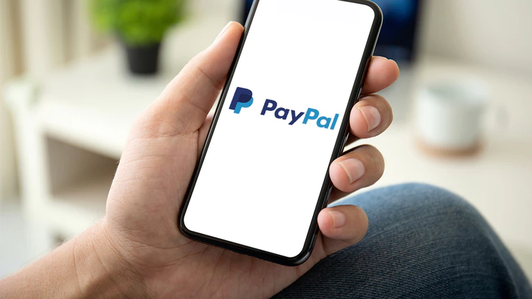 PayPal — © Prykhodov/ iStock 77  Von unbekannt - https://www.paypalobjects.com/digitalassets/c/website/logo/full-text/pp_fc_hl.svg, PD-Schöpfungshöhe, https://de.wikipedia.org/w/index.php?curid=12779769